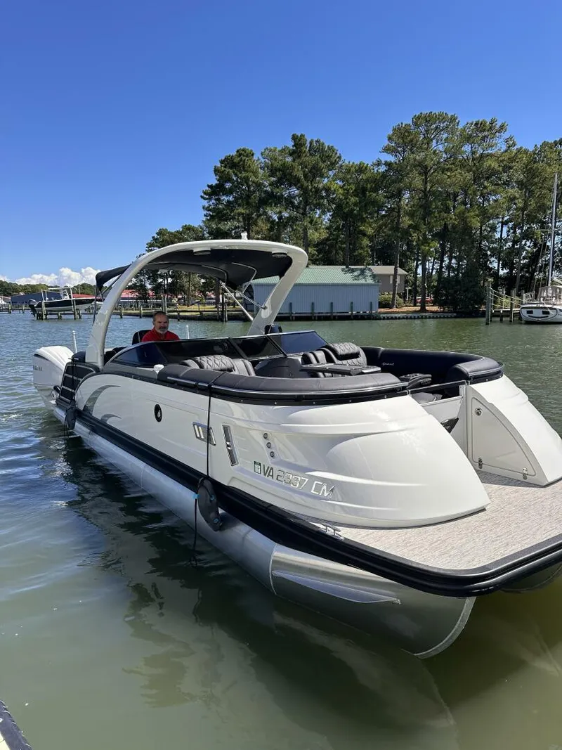 Slide: The Image of Bennington 27QXFBWAT2 2025 - 5631793