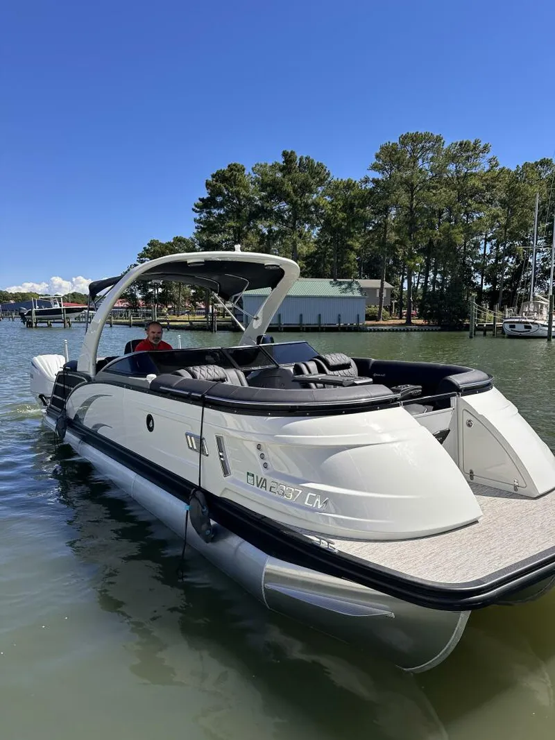 Slide: The Image of Bennington 27QXFBWAT2 2025 - 5631794