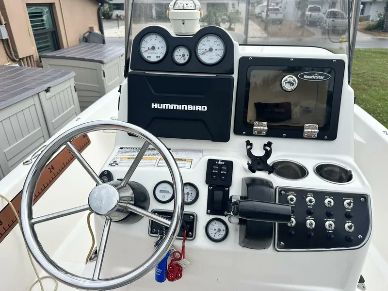 Slide: The Image of NauticStar 2140 Sport Shallow Bay 2020 - 5635403