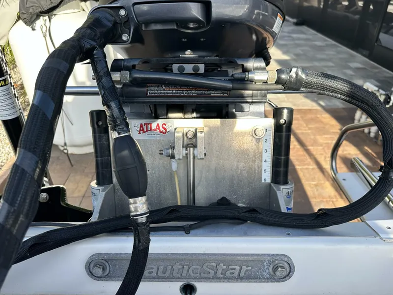 Slide: The Image of NauticStar 2140 Sport Shallow Bay 2020 - 5638532