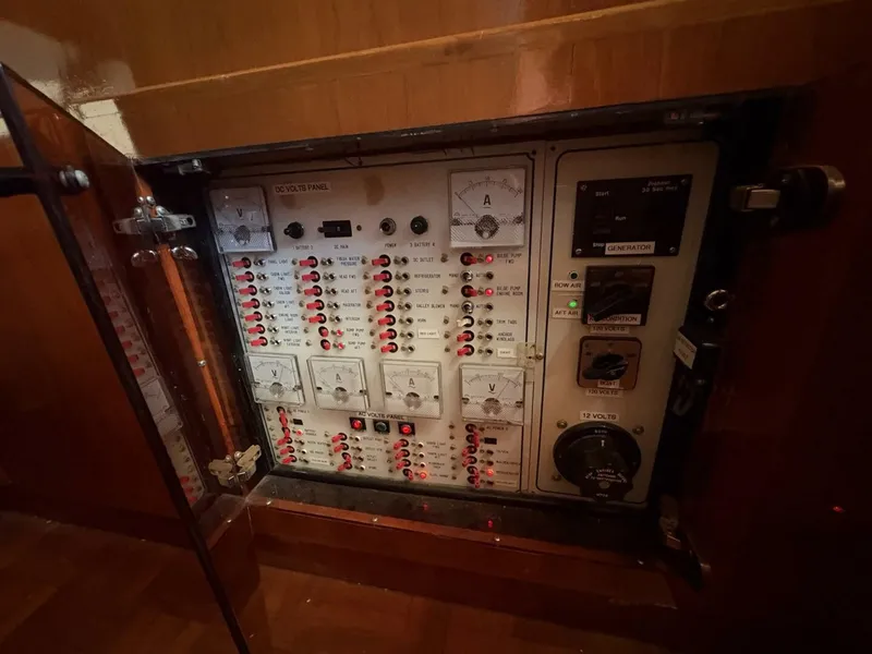 Slide: The Image of Aquarius 45 1988 - 5634615