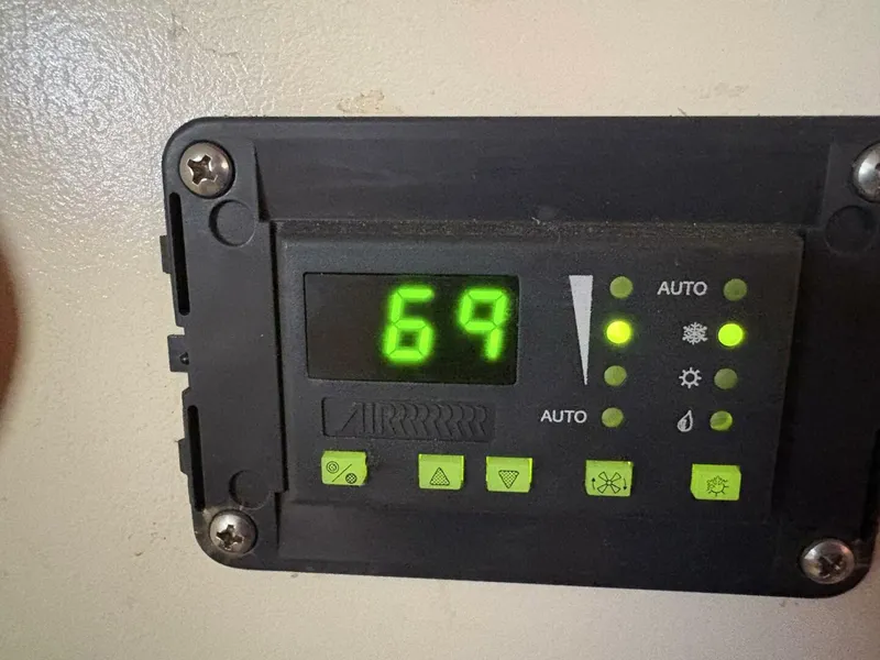 Slide: The Image of Aquarius 45 1988 - 5634616