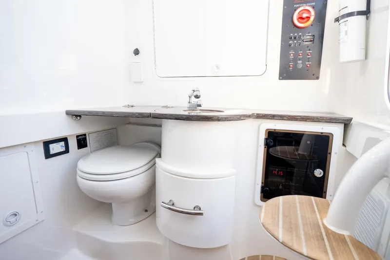 Slide: The Image of Regulator Marine 34 2021 - 5636703