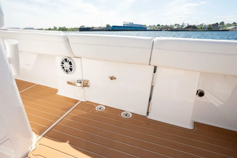 Slide: The Image of Regulator Marine 34 2021 - 5636692