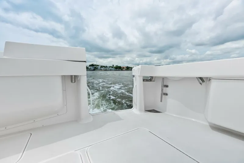 Slide: The Image of 2006 Viking 68 Enclosed Bridge - 5636848