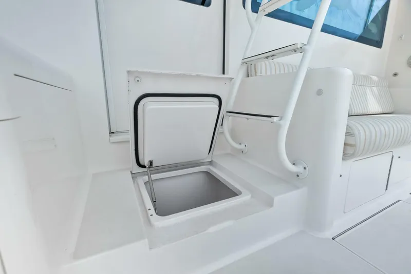 Slide: The Image of 2006 Viking 68 Enclosed Bridge - 5636849