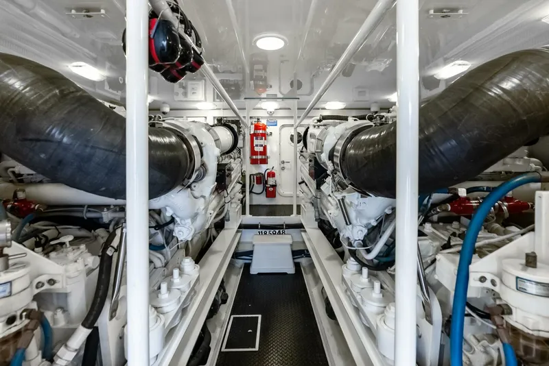 Slide: The Image of 2006 Viking 68 Enclosed Bridge - 5636851