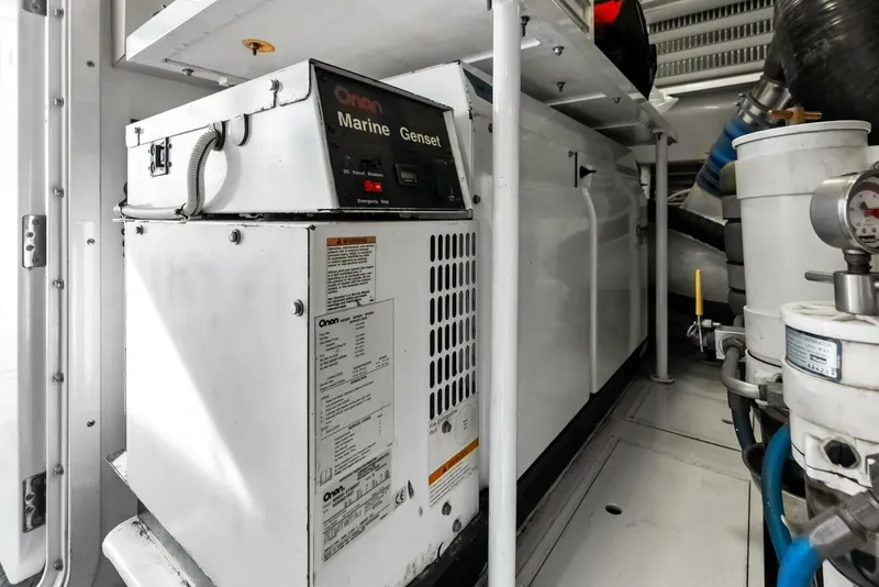 Slide: The Image of 2006 Viking 68 Enclosed Bridge - 5636856