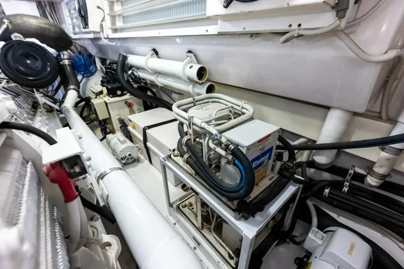 Slide: The Image of 2006 Viking 68 Enclosed Bridge - 5636862