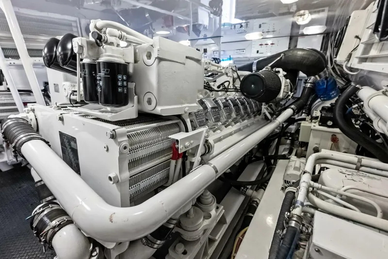 Slide: The Image of 2006 Viking 68 Enclosed Bridge - 5636863