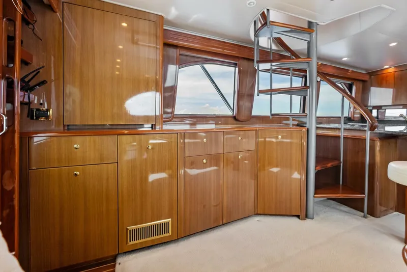 Slide: The Image of 2006 Viking 68 Enclosed Bridge - 5636741