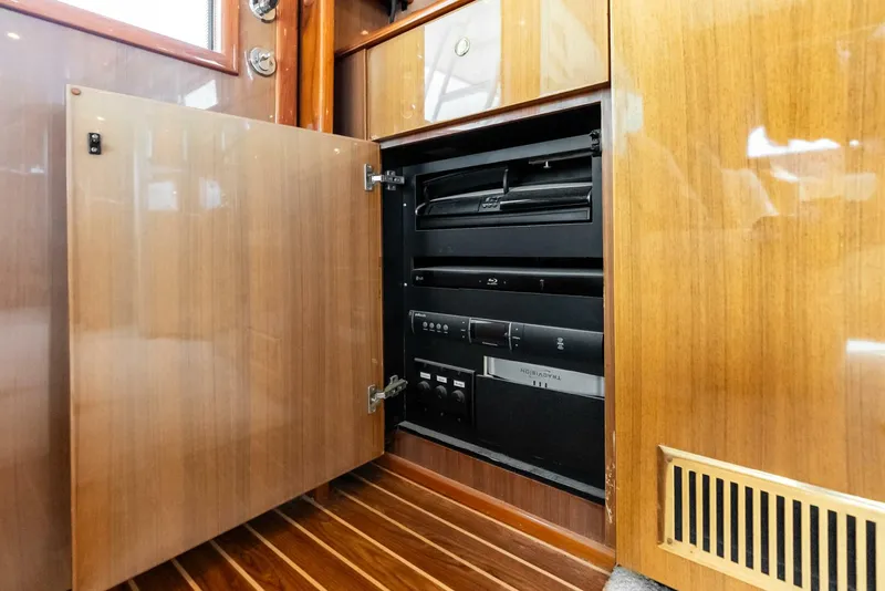 Slide: The Image of 2006 Viking 68 Enclosed Bridge - 5636743