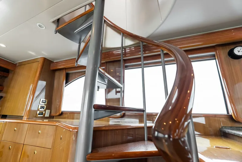 Slide: The Image of 2006 Viking 68 Enclosed Bridge - 5636744