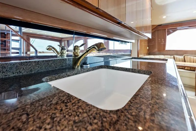 Slide: The Image of 2006 Viking 68 Enclosed Bridge - 5636747