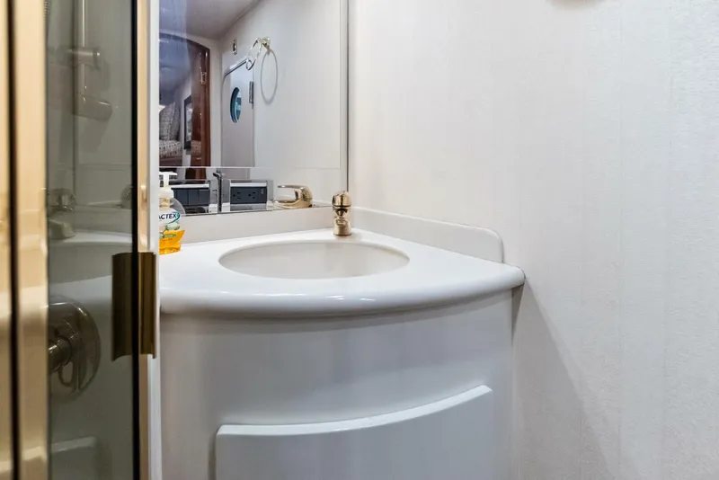 Slide: The Image of 2006 Viking 68 Enclosed Bridge - 5636756