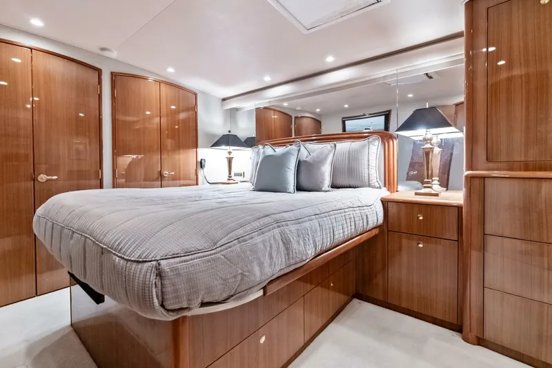 Slide: The Image of 2006 Viking 68 Enclosed Bridge - 5636770