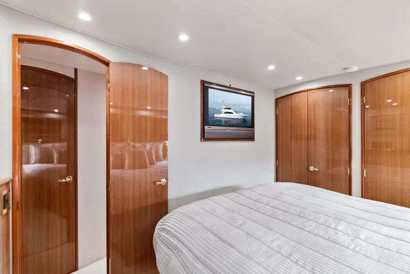 Slide: The Image of 2006 Viking 68 Enclosed Bridge - 5636771