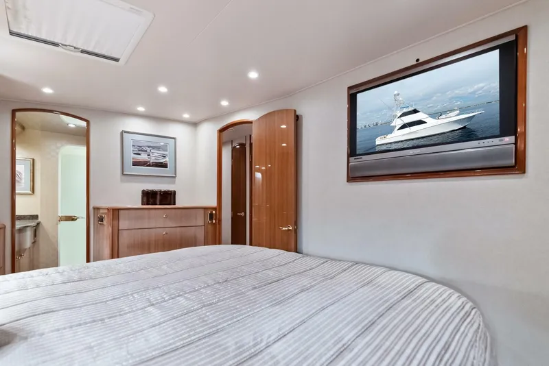 Slide: The Image of 2006 Viking 68 Enclosed Bridge - 5636772