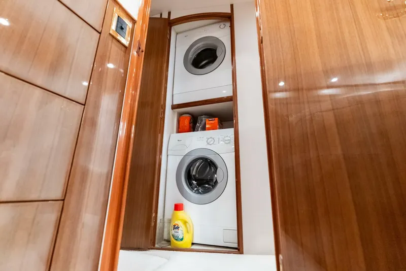 Slide: The Image of 2006 Viking 68 Enclosed Bridge - 5636777