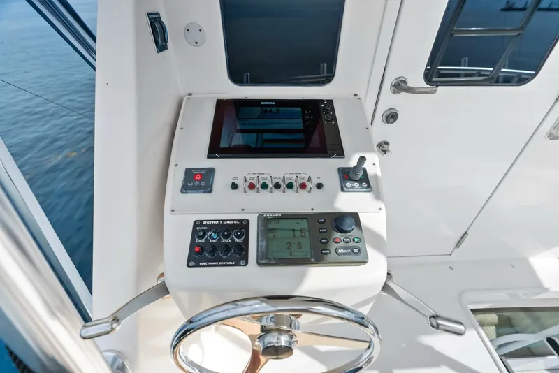 Slide: The Image of 2006 Viking 68 Enclosed Bridge - 5636783