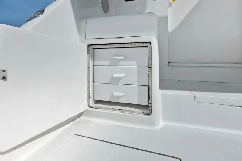 Slide: The Image of 2006 Viking 68 Enclosed Bridge - 5636800