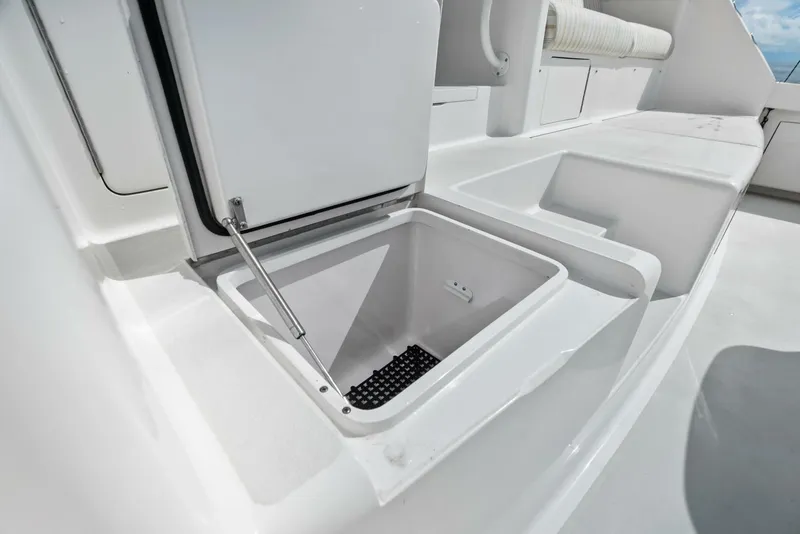 Slide: The Image of 2006 Viking 68 Enclosed Bridge - 5636801