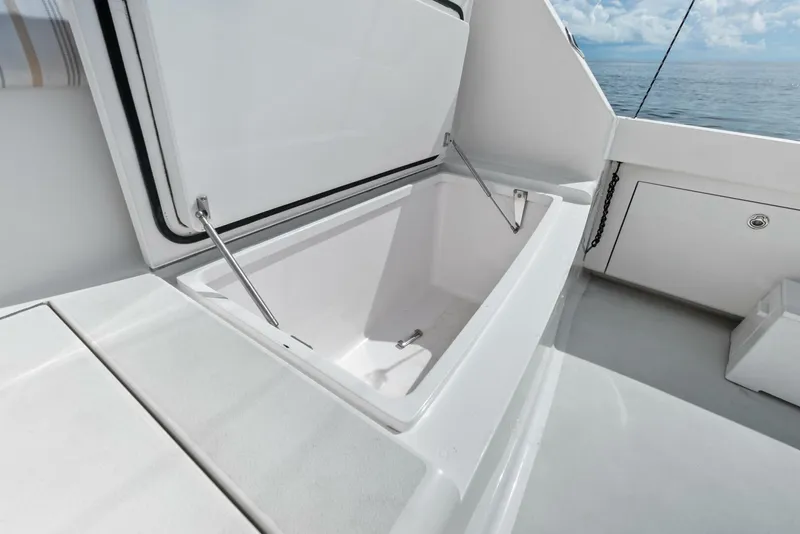 Slide: The Image of 2006 Viking 68 Enclosed Bridge - 5636802