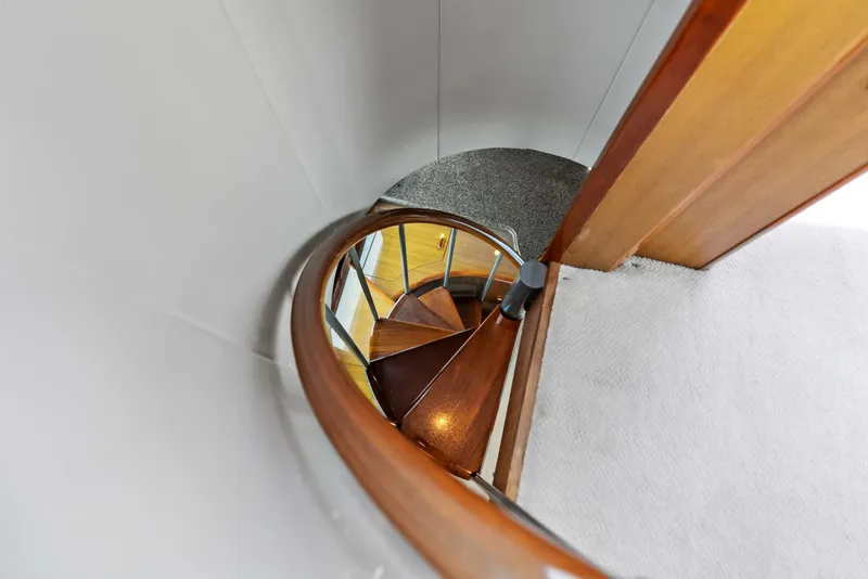 Slide: The Image of 2006 Viking 68 Enclosed Bridge - 5636807