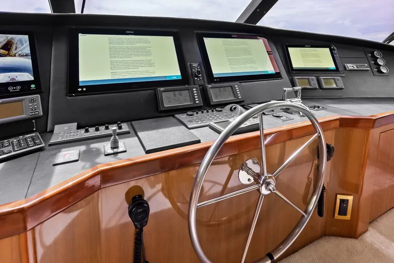 Slide: The Image of 2006 Viking 68 Enclosed Bridge - 5636810