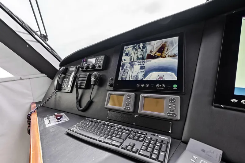 Slide: The Image of 2006 Viking 68 Enclosed Bridge - 5636812