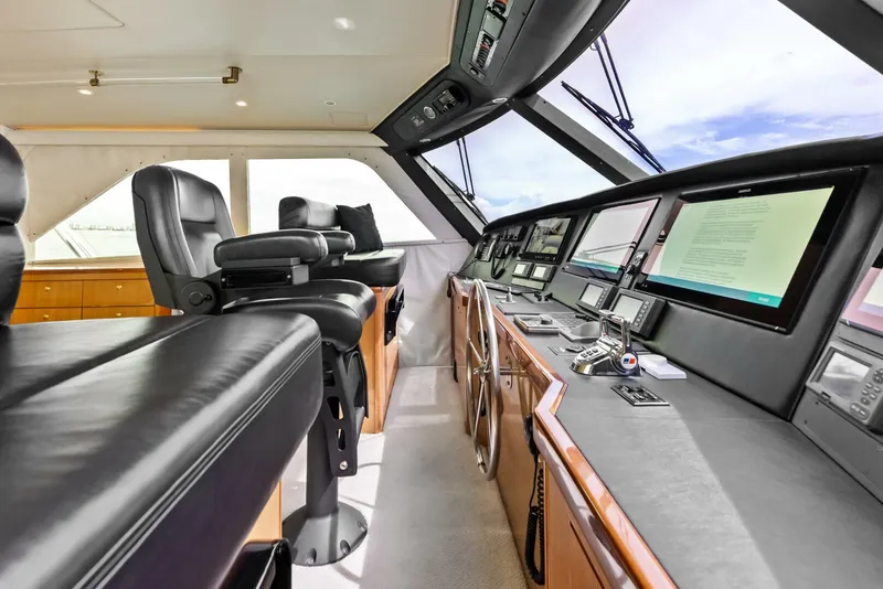 Slide: The Image of 2006 Viking 68 Enclosed Bridge - 5636816