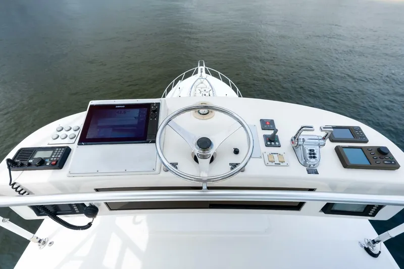 Slide: The Image of 2006 Viking 68 Enclosed Bridge - 5636824