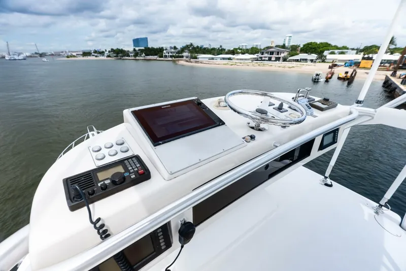 Slide: The Image of 2006 Viking 68 Enclosed Bridge - 5636825