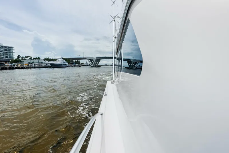 Slide: The Image of 2006 Viking 68 Enclosed Bridge - 5636841