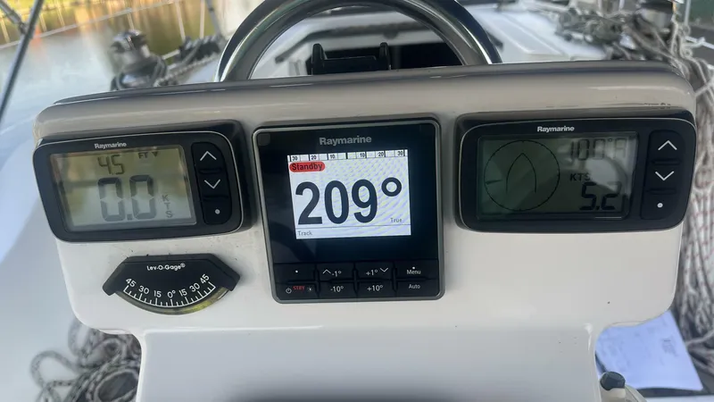 Slide: The Image of Beneteau Oceanis 323 2006 - 5640033