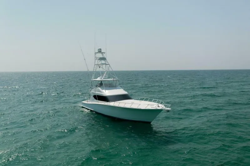 Slide: The Image of 2008 Hatteras 60 Convertible  STBD Bow - 5637076