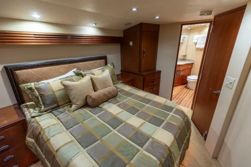 Slide: The Image of 2008 Hatteras 60 Convertible  Master Stateroom - 5637056