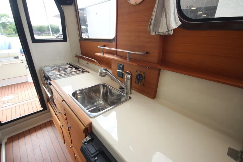 Slide: The Image of Ranger Tug R-27 Luxury Edition & Custom Trailer 2023 - 5637703