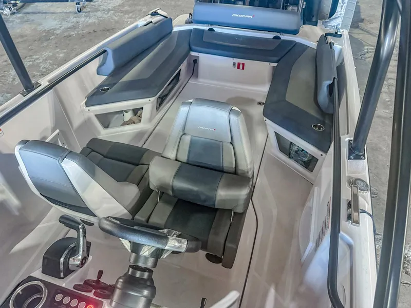 Slide: The Image of Axopar 25 Cross Top 2023 - 5724191