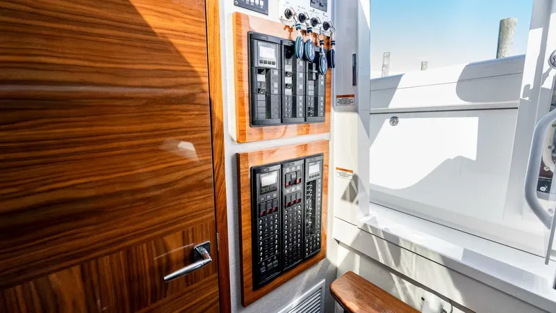 Slide: The Image of Valhalla Boatworks V-46 2023 - 5638078