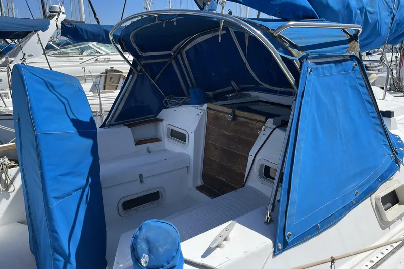 Slide: The Image of Hunter 34 1984 - 5638506