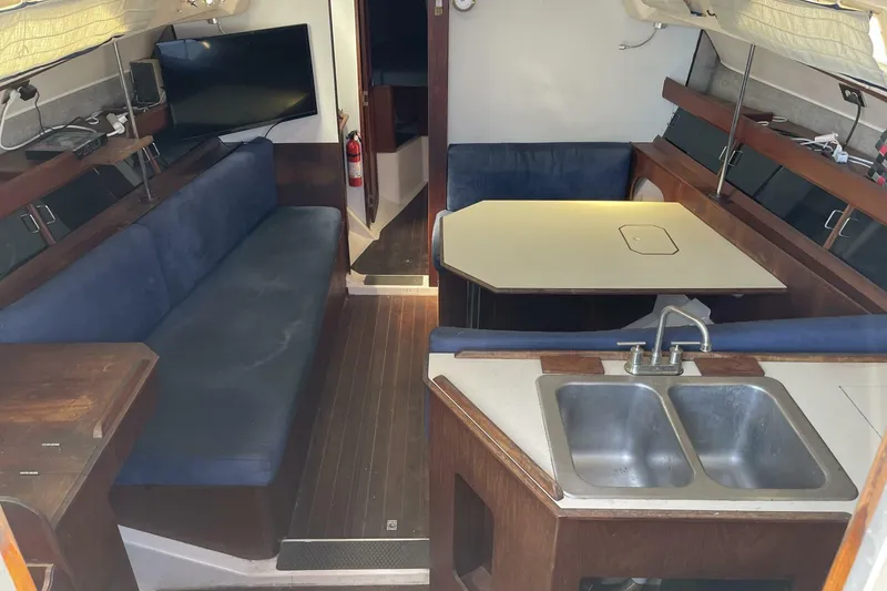 Slide: The Image of Hunter 34 1984 - 5638510