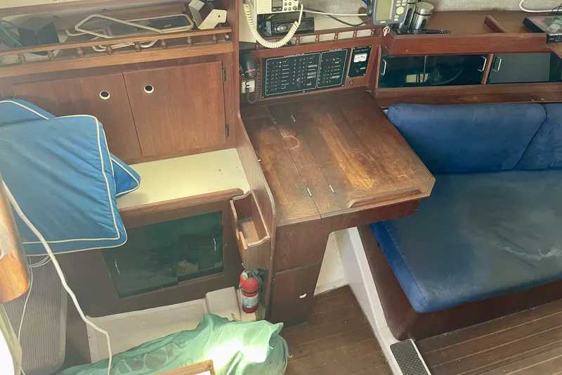 Slide: The Image of Hunter 34 1984 - 5638512