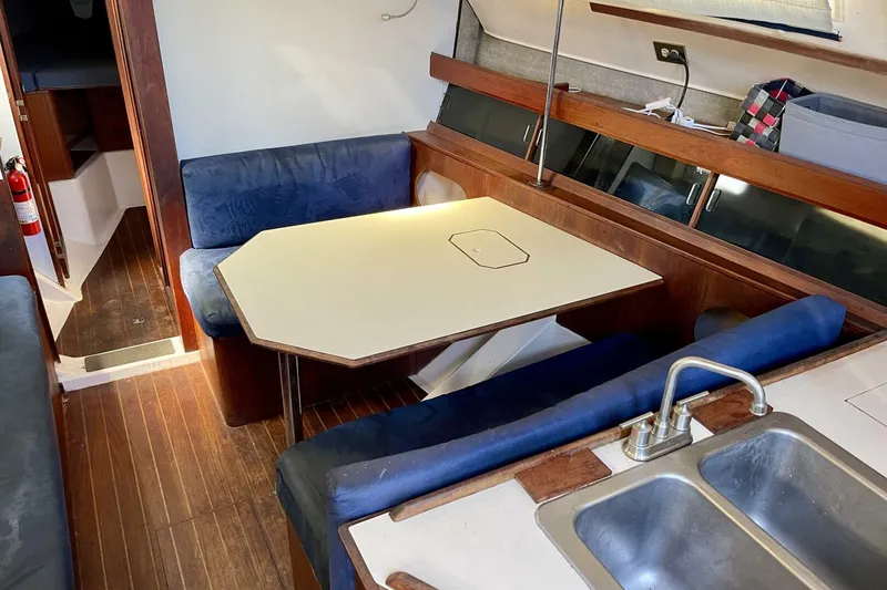 Slide: The Image of Hunter 34 1984 - 5638513