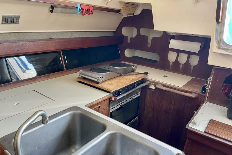 Slide: The Image of Hunter 34 1984 - 5638515