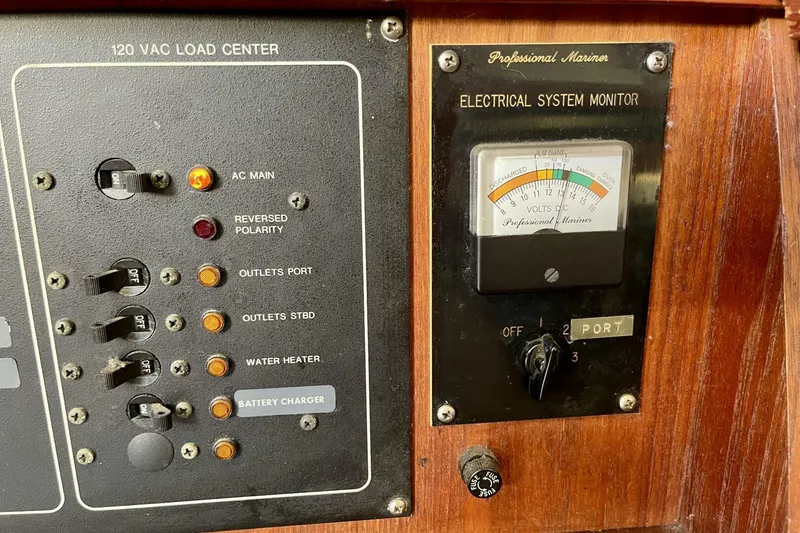 Slide: The Image of Hunter 34 1984 - 5638517