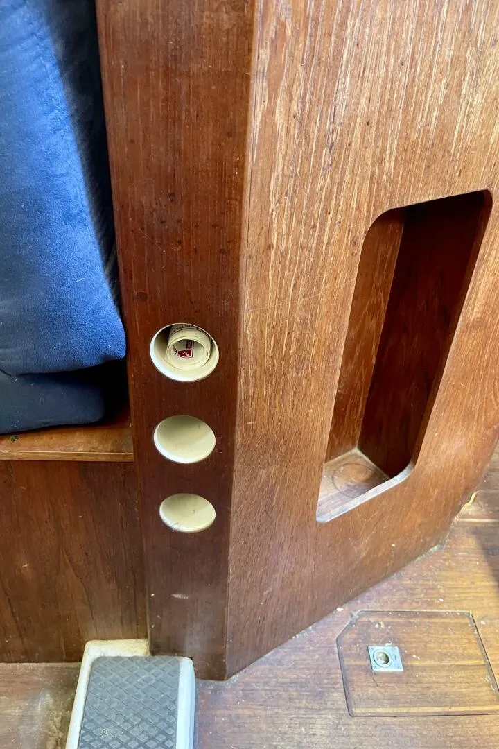 Slide: The Image of Hunter 34 1984 - 5638518