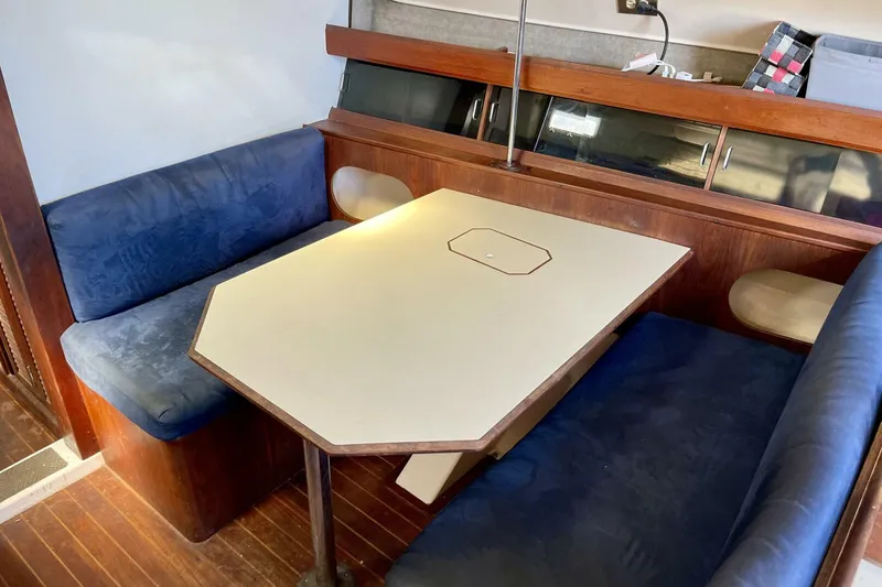 Slide: The Image of Hunter 34 1984 - 5638519