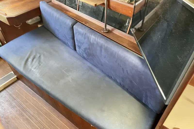 Slide: The Image of Hunter 34 1984 - 5638520