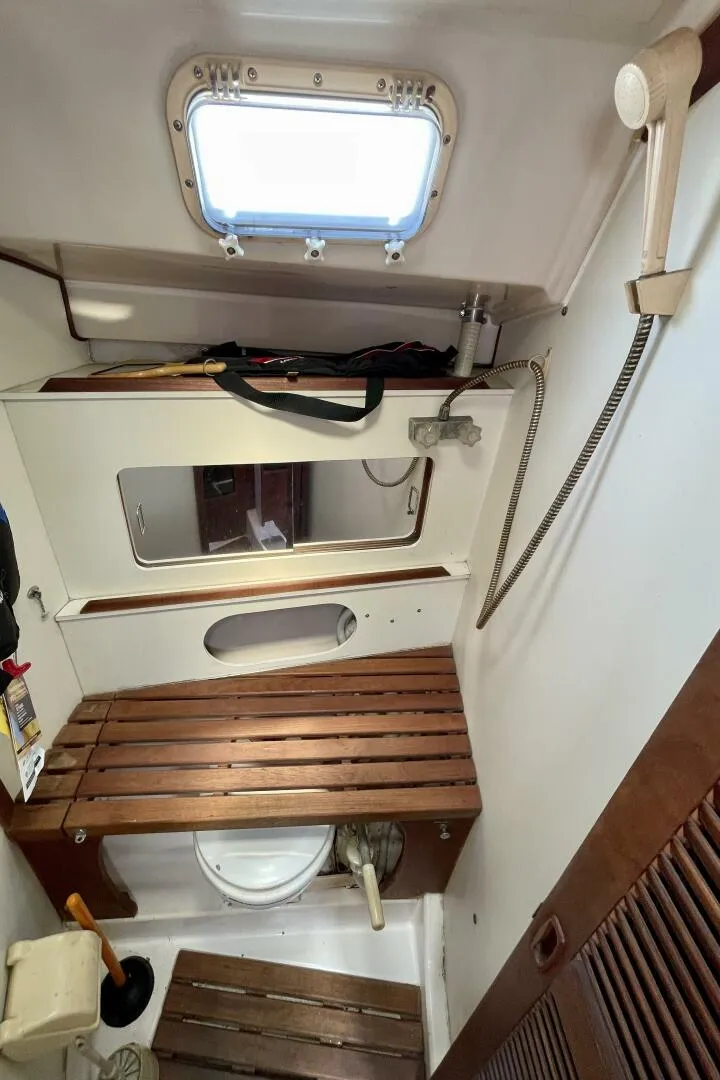 Slide: The Image of Hunter 34 1984 - 5638521